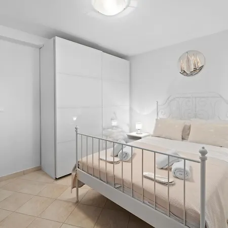Seaside & Modern Flats By Explore Andros Piso Gialia Room photo